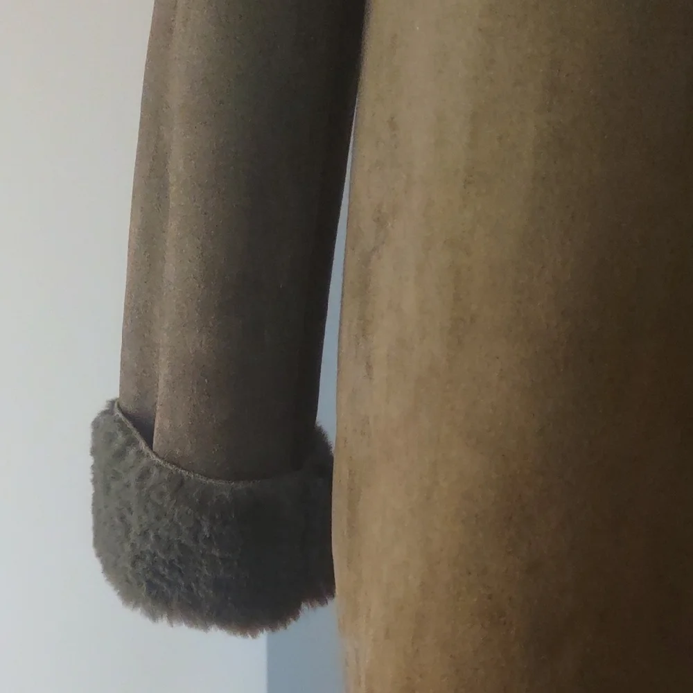 Love Token Olive Green Soft Suede-like Rabbit Fur Collar with Metal Stud Detail - Picture 4 of 13